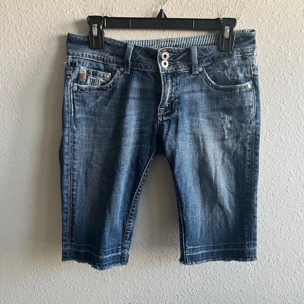 Miss Me Women's Distressed Embellished Blue Stripes Jeans Denim Shorts Size 28